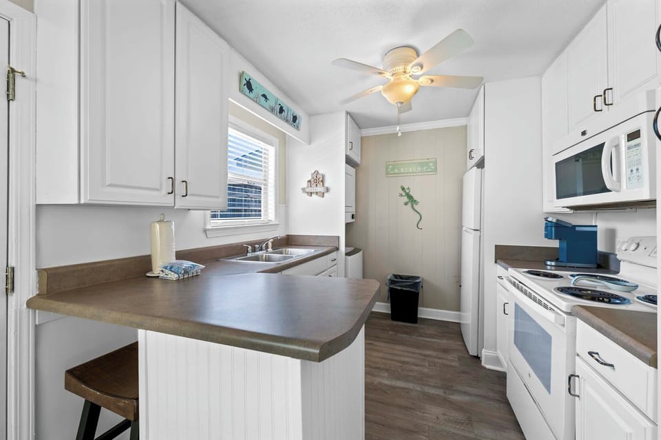 Full kitchen