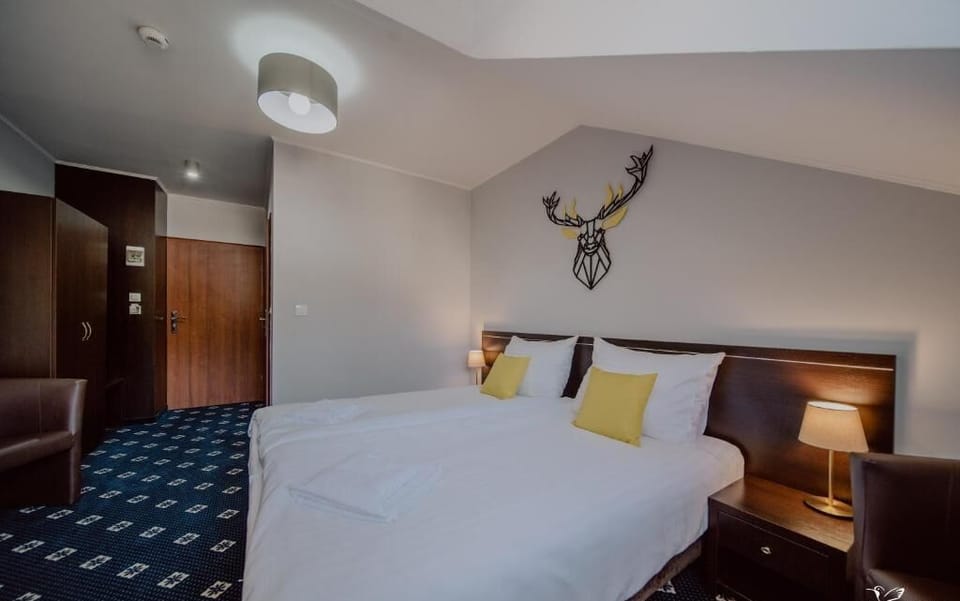 Standard Double Room | Desk, laptop workspace, blackout drapes, iron/ironing board
