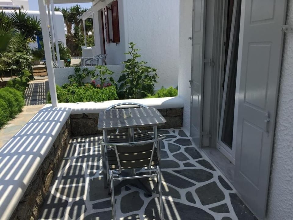Standard Twin Room, Balcony, Garden View | Outdoor dining