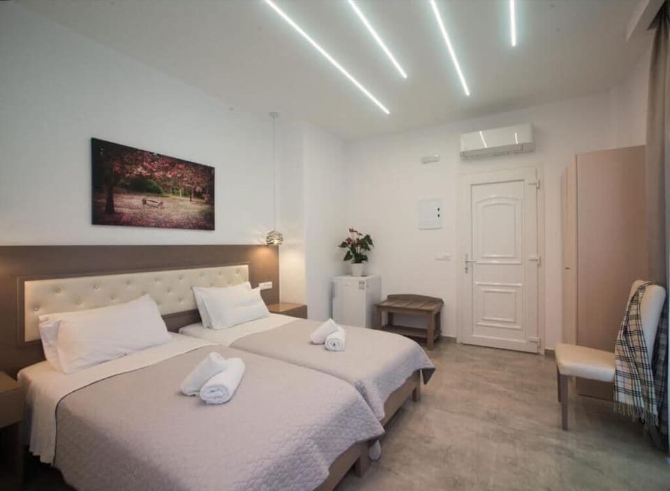 Standard Twin Room, Balcony, Garden View | In-room safe, iron/ironing board, free WiFi