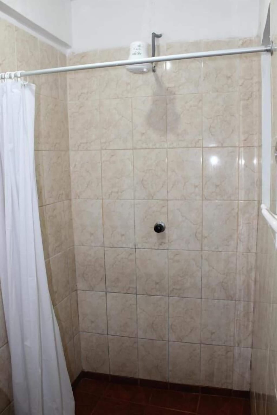 Classic Quadruple Room | Bathroom | Shower, free toiletries, hair dryer, towels
