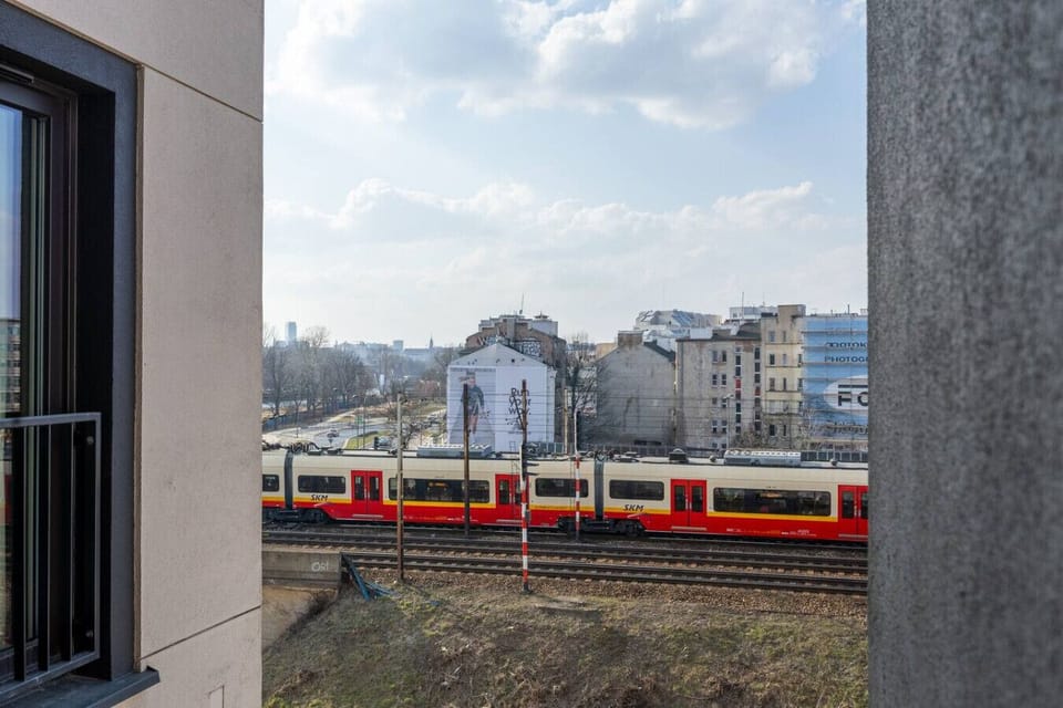 City View with Excellent Transport Links Right Outside | Book Now with RENTUJEMY.COM
