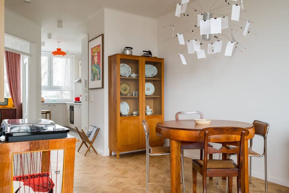 Authentic retro 1970s Apartment with Seperate Bedroom | Book Now with RENTUJEMY