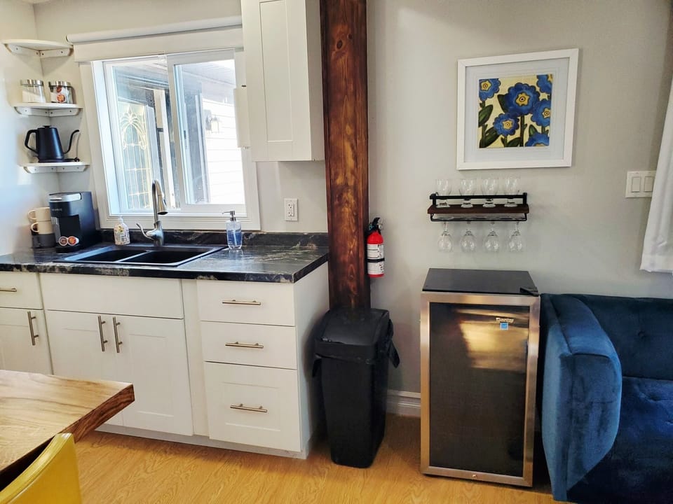 wine bar & beverage cooler  🍷 