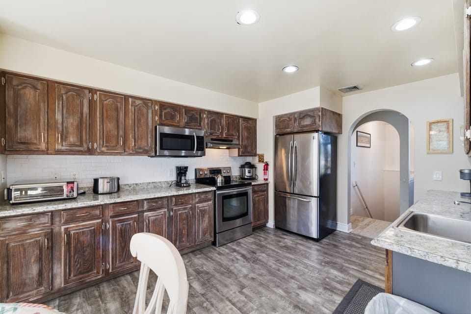 Fully equipped kitchen, everything you need to cook, chat, and connect.