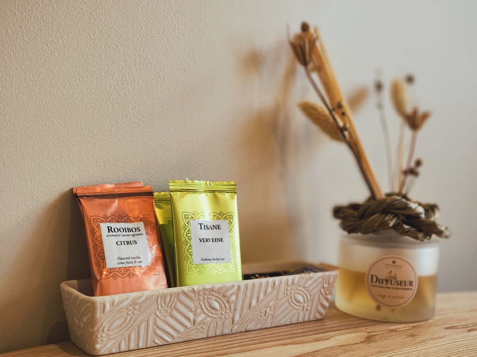 Signature Suite, Garden View (OR) | Bathroom amenities | Free toiletries, hair dryer, slippers, towels