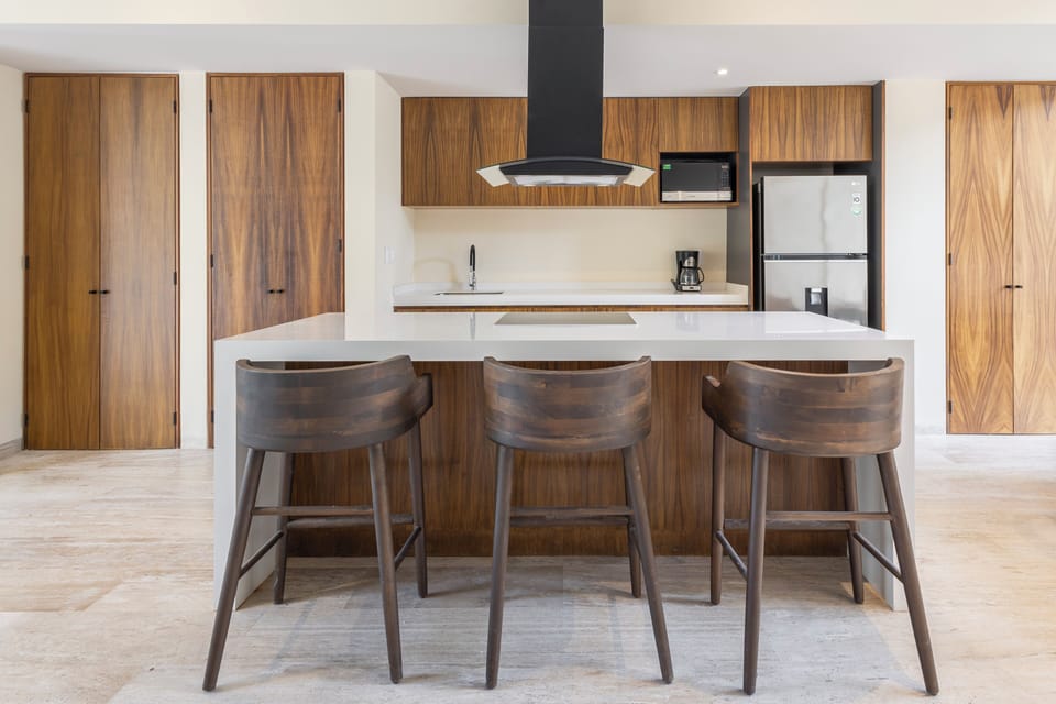 Classic Villa, Garden View | Private kitchen | Microwave, stovetop, cookware/dishes/utensils