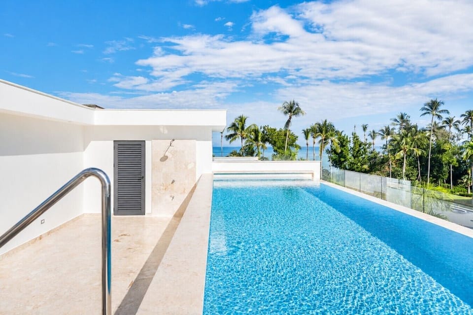 Rooftop pool at Sol de Arena F7 with a refreshing outdoor shower and beautiful views of the ocean.