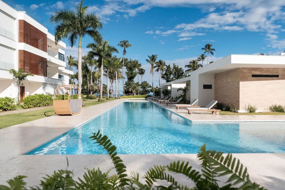 A long, quiet pool just steps from the unit—plenty of loungers for sunbathing, plus shaded spots when you need a break. Great for morning laps or an easy afternoon swim.