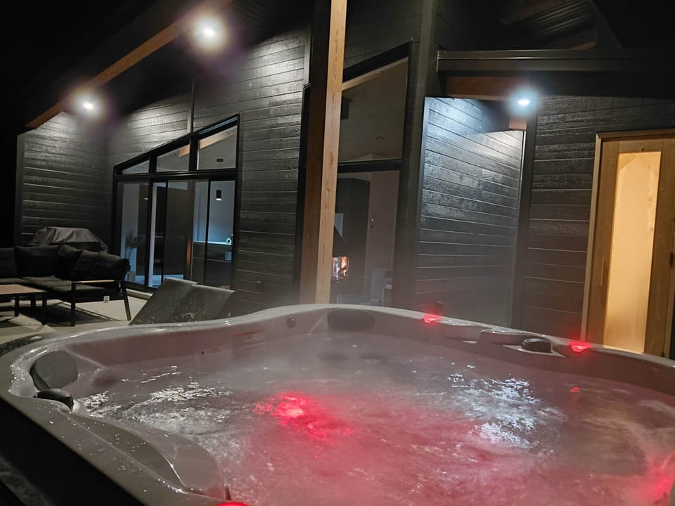 Indoor spa tub