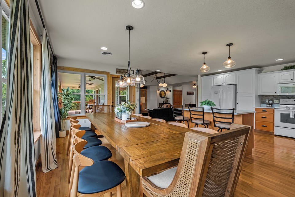 Spacious kitchen and living space perfect for large groups