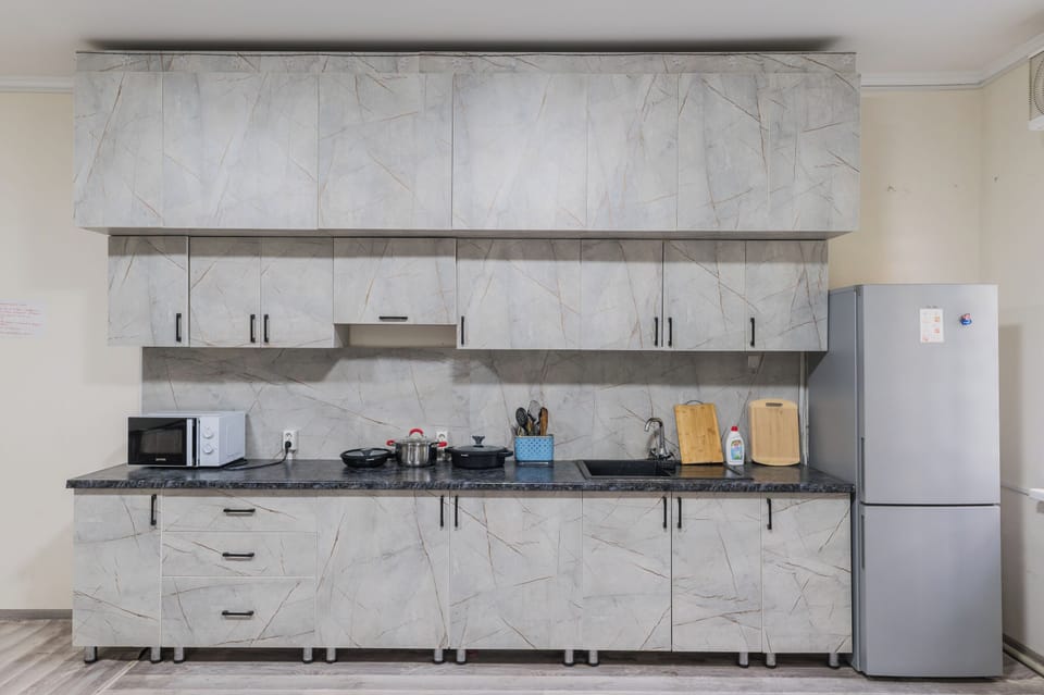 Cabin | Shared kitchen | Coffee/tea maker, fridge, microwave, stovetop