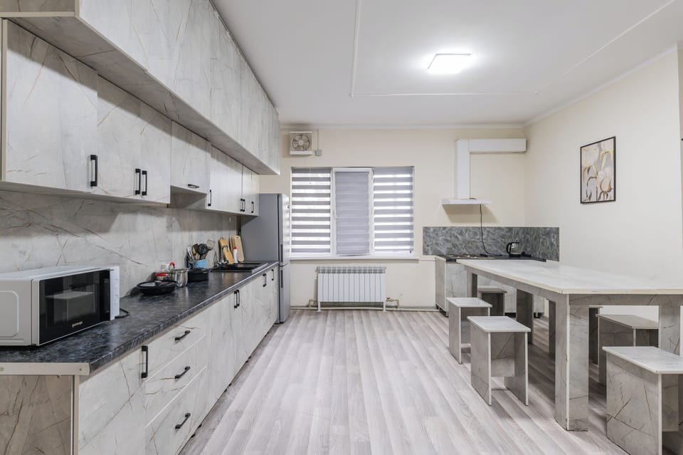 Cabin | Shared kitchen | Coffee/tea maker, fridge, microwave, stovetop