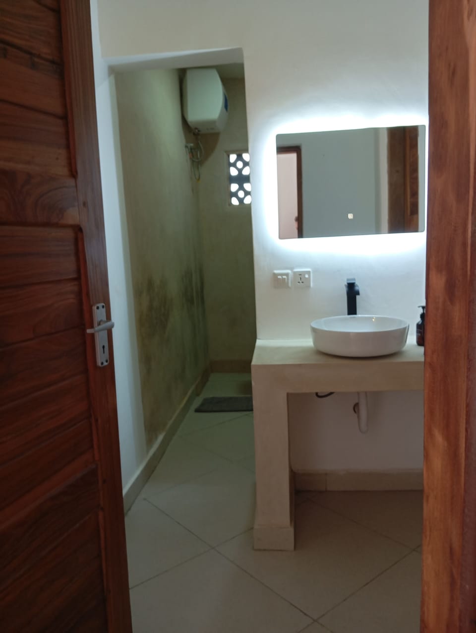 Standard Double Room | Bathroom | Shower, hair dryer, towels, soap