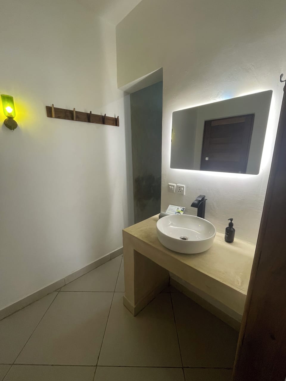 Standard Studio | Bathroom | Shower, hair dryer, towels, soap