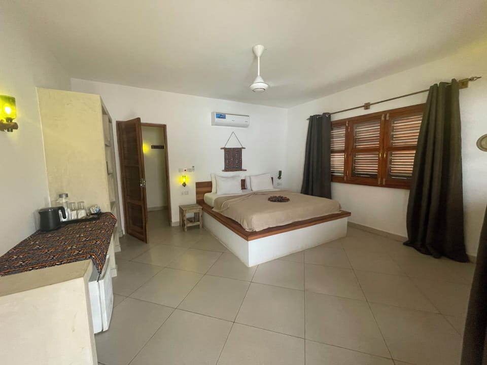 In-room safe, desk, laptop workspace, free WiFi