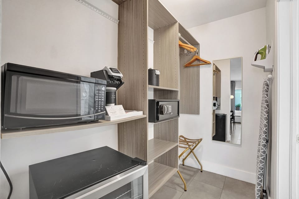 In-room safe, desk, laptop workspace, free WiFi