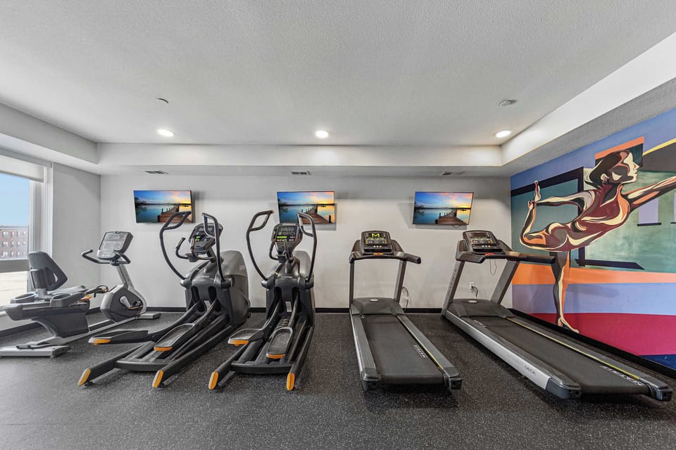 Squeeze in a morning run or an evening workout with convenient access to cardio equipment right inside the building.
