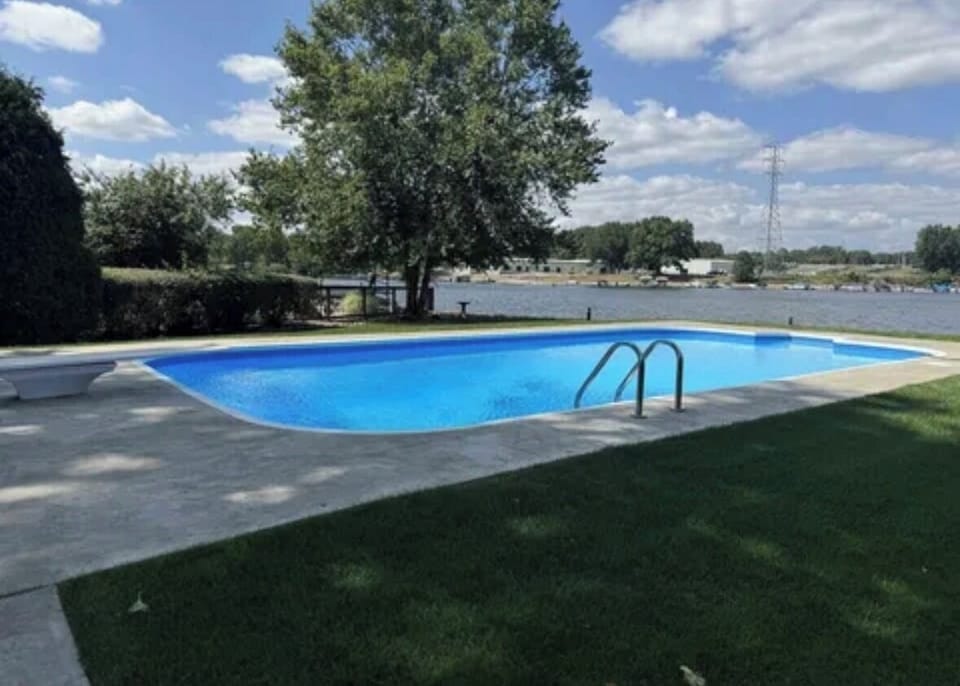 Heated pool