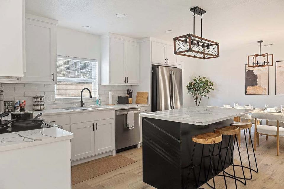 Open Kitchen Concept
Bright, spacious layout connecting kitchen and dining areas.