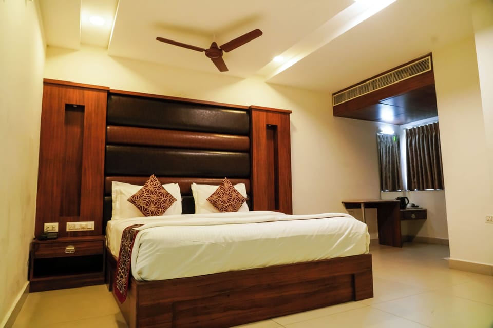 Standard Double Room | Desk, laptop workspace, iron/ironing board, free WiFi