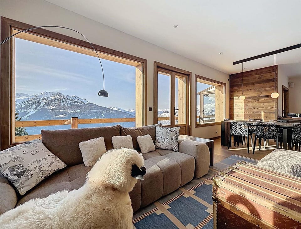 Chalet | Living room | Fireplace