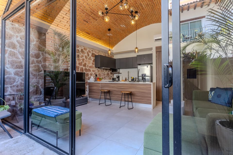 Condo - Image 8