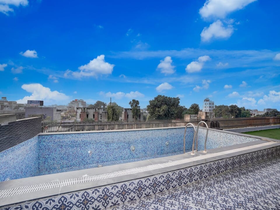 House | Pool