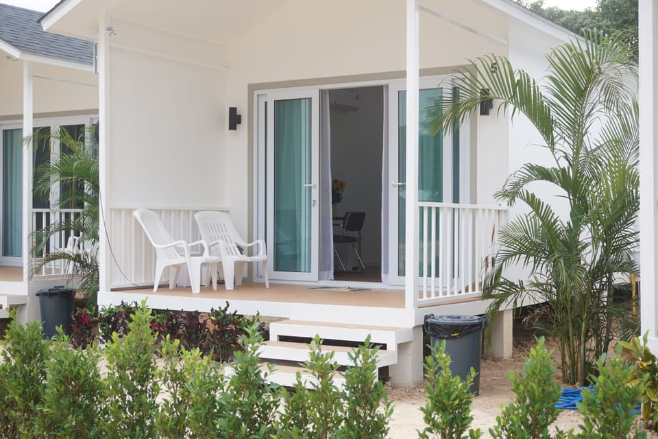 Comfort Bungalow, 1 King Bed, Private Bathroom, Garden View | Desk, laptop workspace, soundproofing, free WiFi