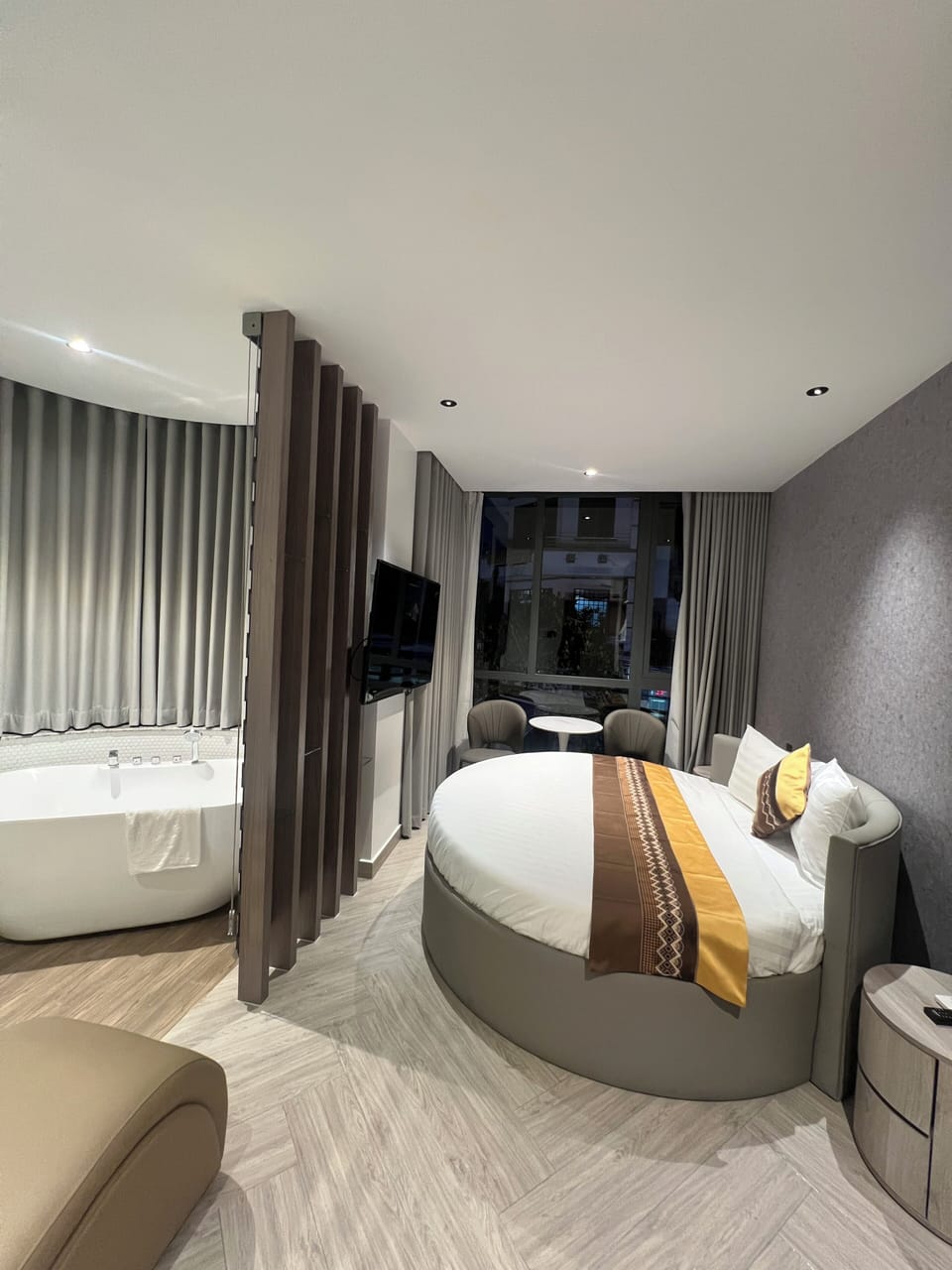 Luxury Double Room, 1 Queen Bed, Non Smoking, City View | Desk, laptop workspace, blackout drapes, soundproofing