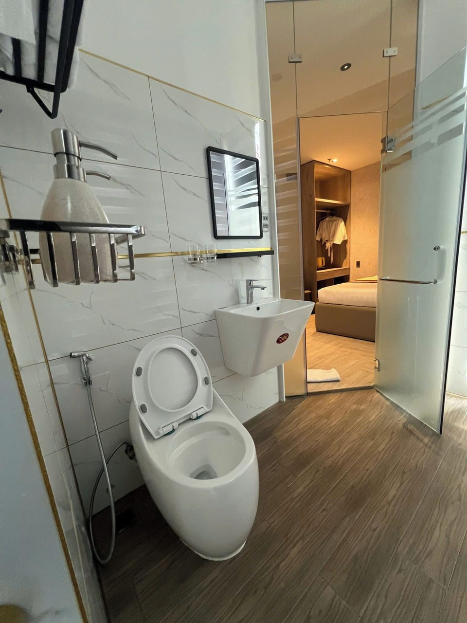 Deluxe Double Room, 1 Double Bed, Housekeeping, City View | Bathroom | Free toiletries, hair dryer, slippers, towels