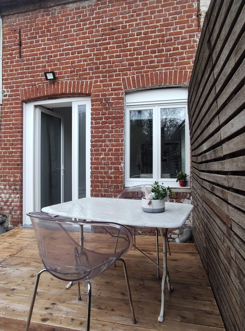 Outdoor dining