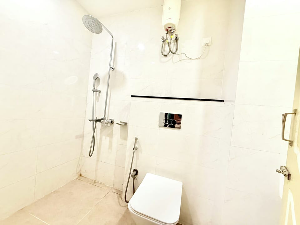 Superior Room | Bathroom | Towels, soap, shampoo, toilet paper
