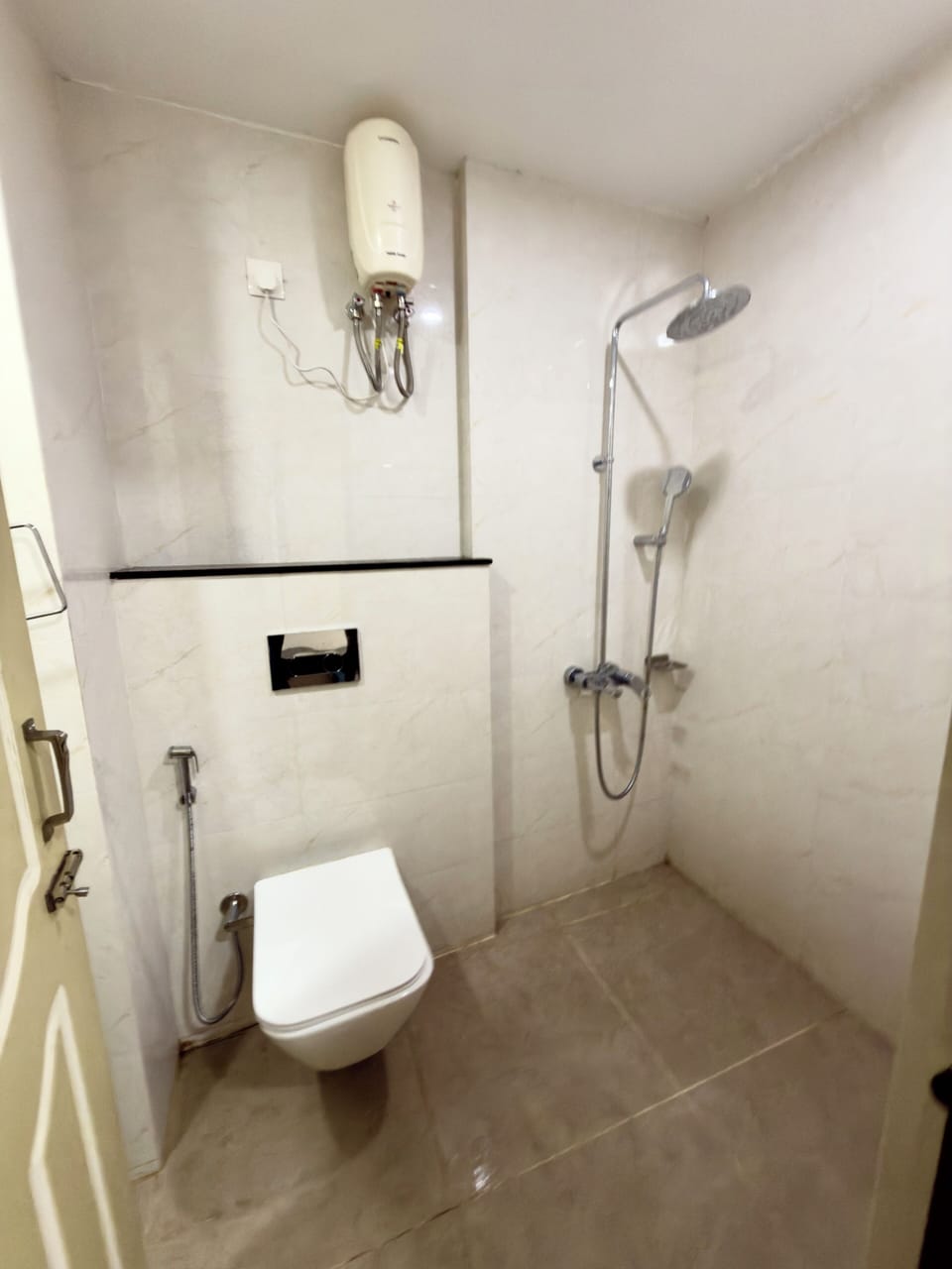 Deluxe Double Room, City View | Bathroom | Towels, soap, shampoo, toilet paper