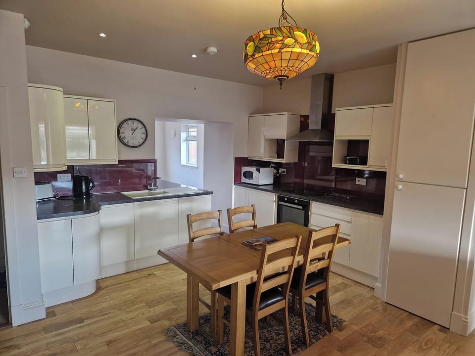 Classic Bungalow, Garden View | Private kitchen | Full-size fridge, microwave, oven, stovetop