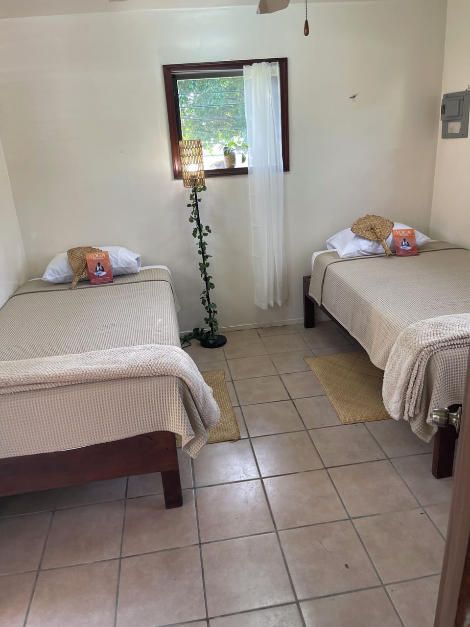 Comfort Cabin, River View | Free WiFi, bed sheets
