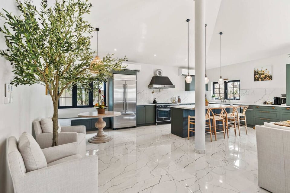 Open layout with kitchen and lounge, great for family stays
