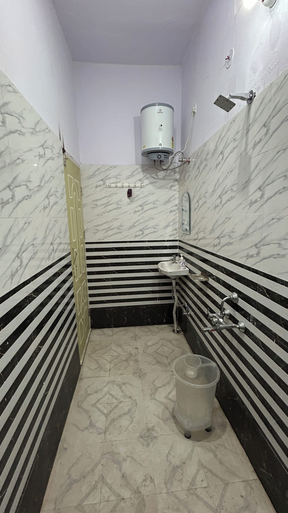 Deluxe Double or Twin Room, Balcony, Mountain View | Bathroom | Shower, free toiletries, towels