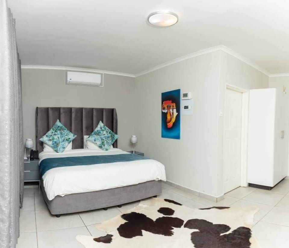 Iron/ironing board (on request), WiFi (free)
