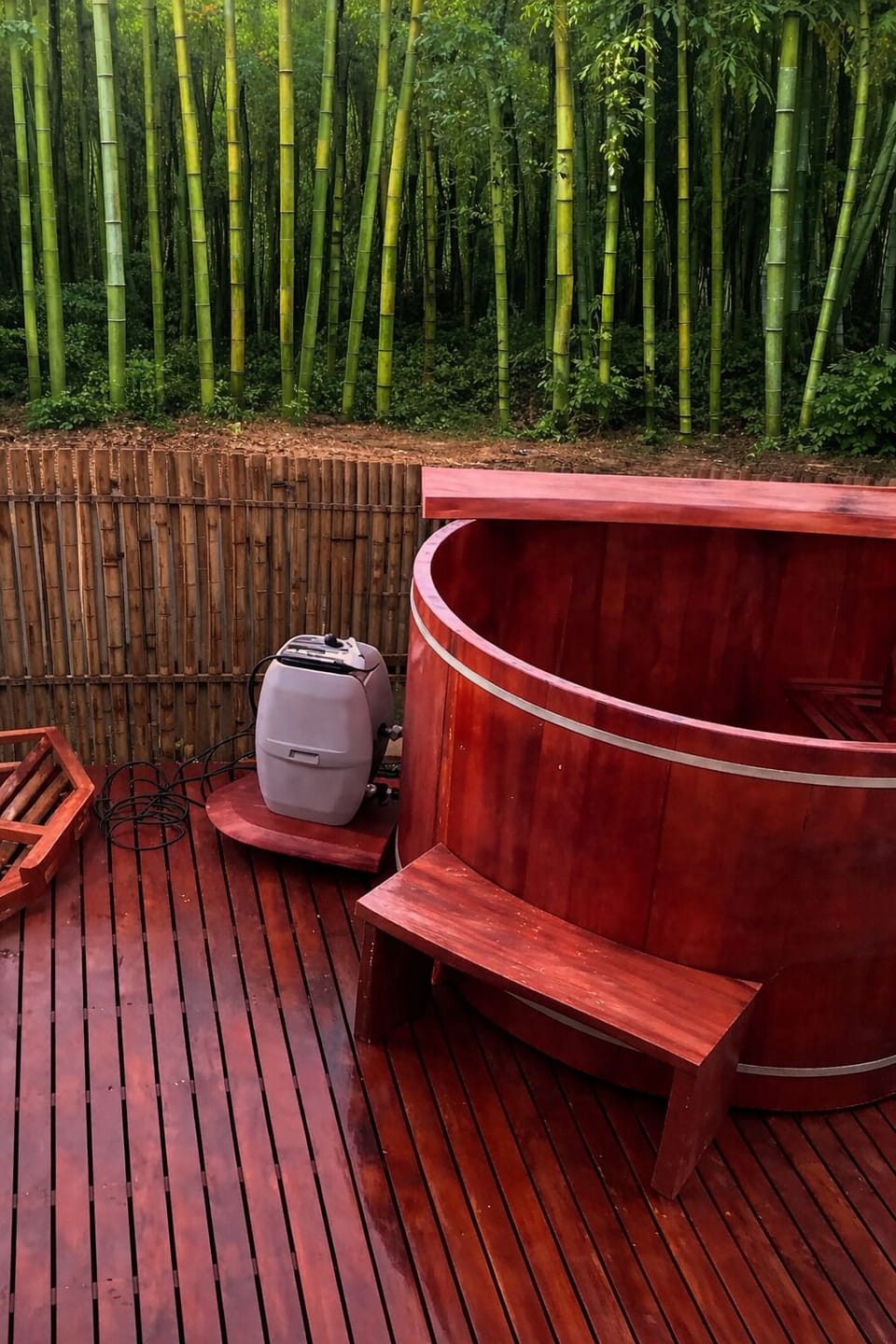Outdoor spa tub
