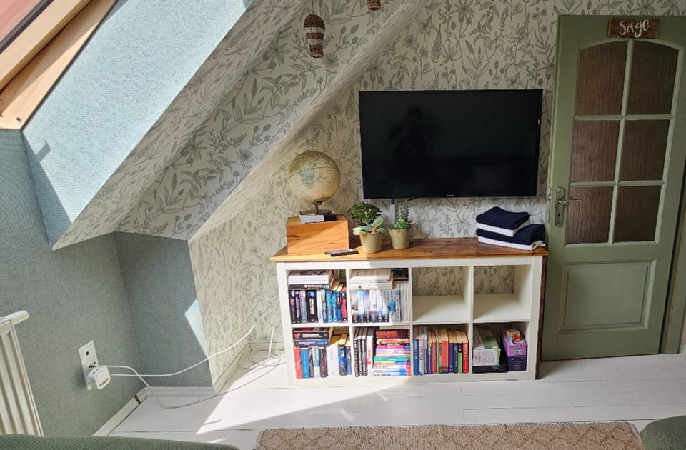 House | 4 bedrooms, individually furnished, iron/ironing board