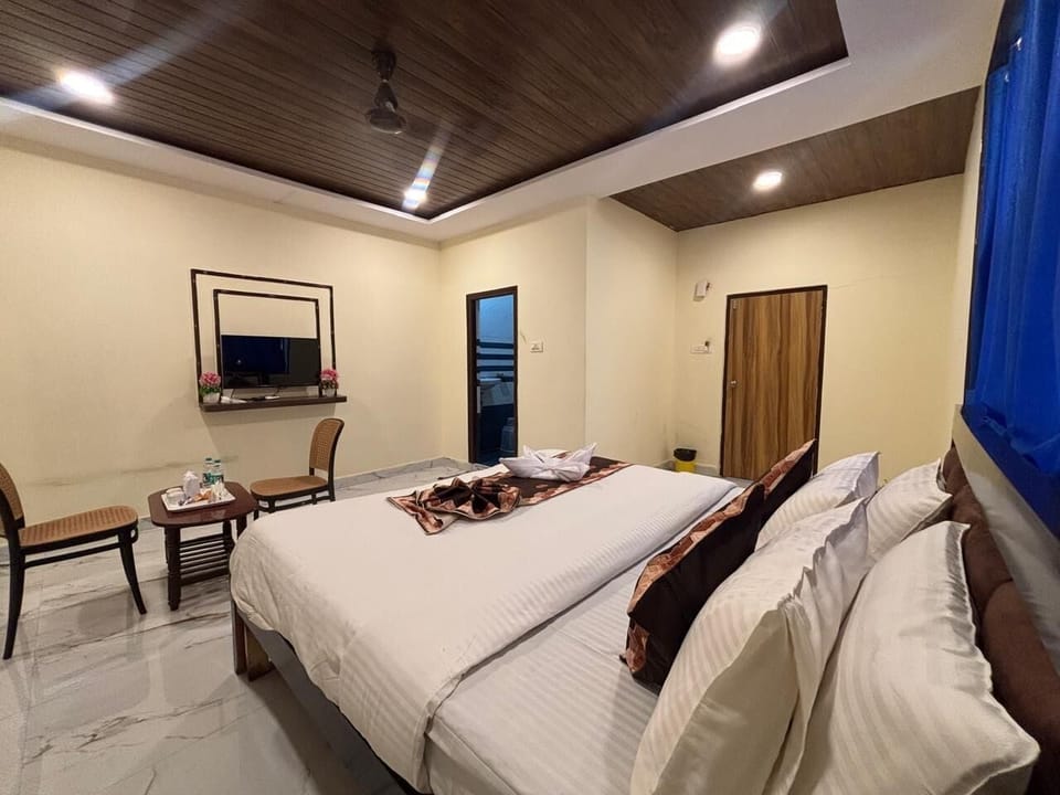 Deluxe Double Room | Desk, laptop workspace, free WiFi