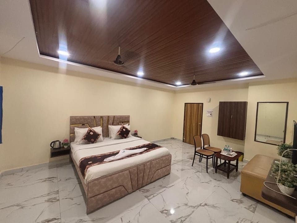 Deluxe Double Room | Desk, laptop workspace, free WiFi