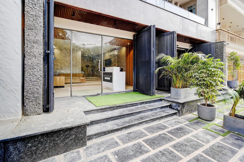 House | Reception