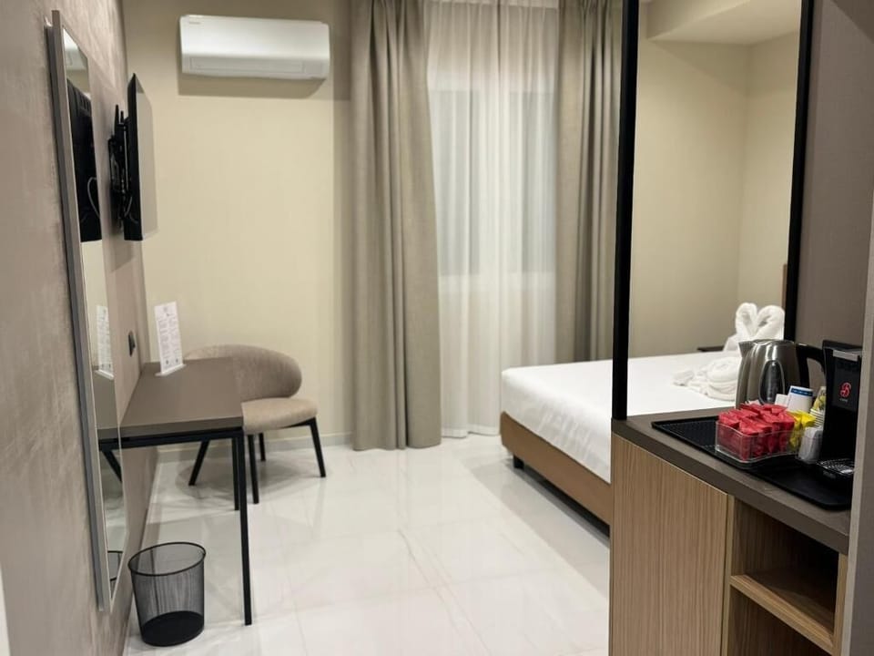 Luxury Double Room | In-room safe, blackout drapes, iron/ironing board, free WiFi