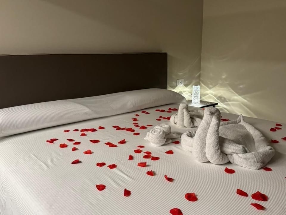 Luxury Double Room | In-room safe, blackout drapes, iron/ironing board, free WiFi