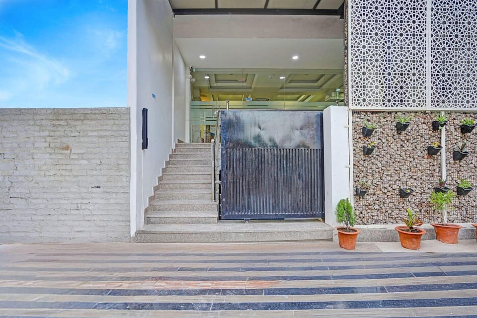 House | Reception
