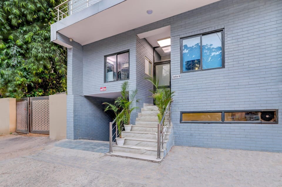 House | Reception