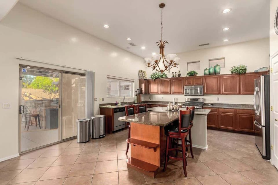Spacious dining area with a large table — perfect for group meals or casual breakfasts.