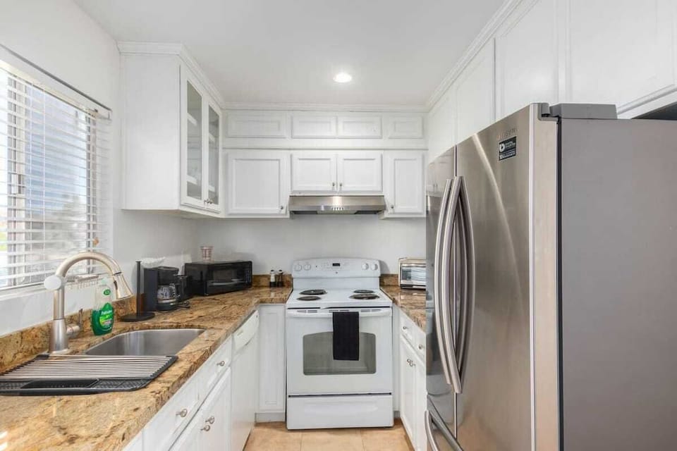 Cook up a storm in the fully equipped kitchen with all the appliances you need.